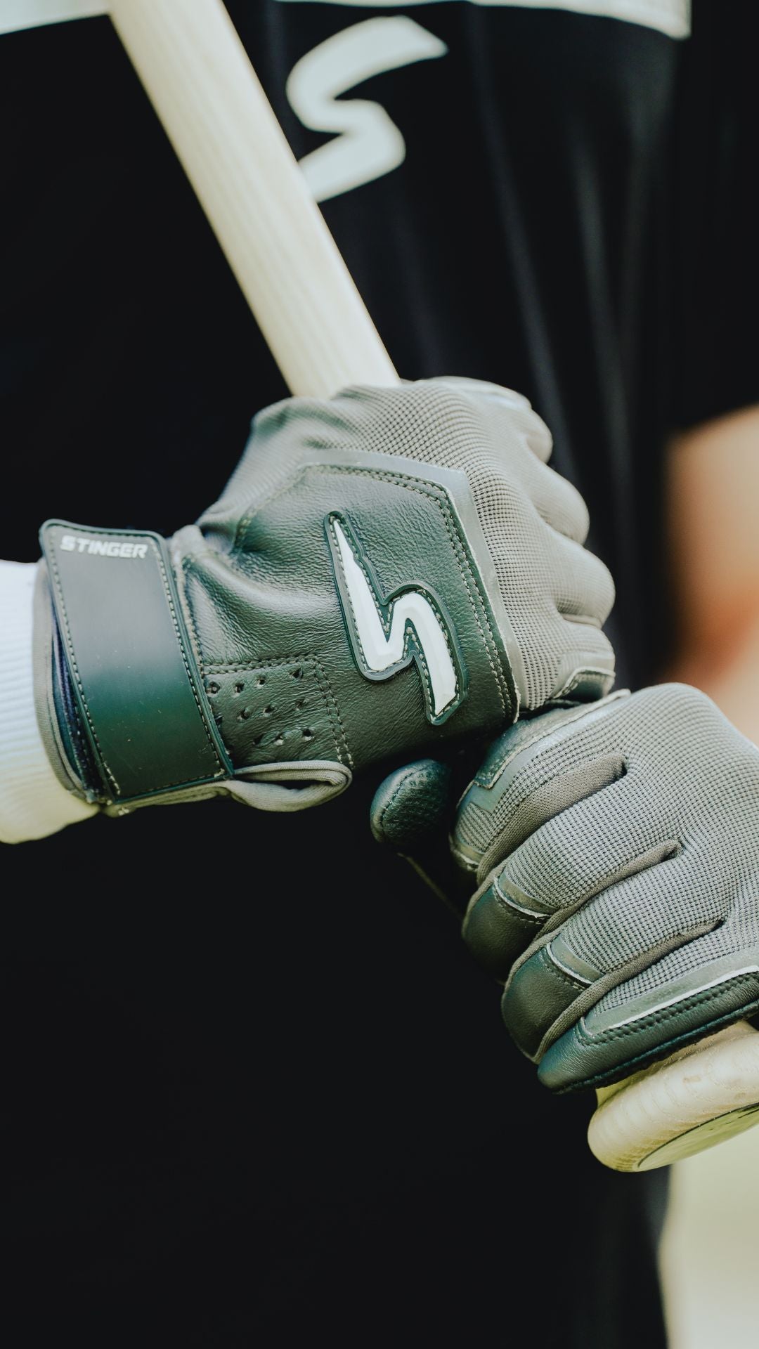 Color Crush Batting Gloves - Smoke Gray (Bee Logo)
