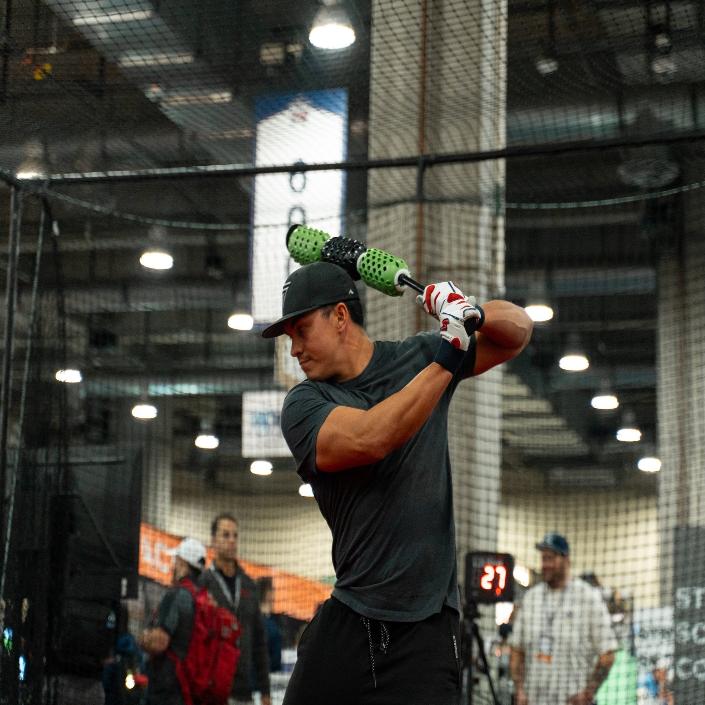 AERO-BAT WITH AERO-BALLS Baseball/Softball Swing Speed Trainer and On-Deck Warm Up Device