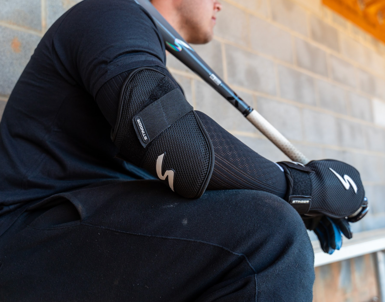 STINGER Select Elbow Guard - BLACK