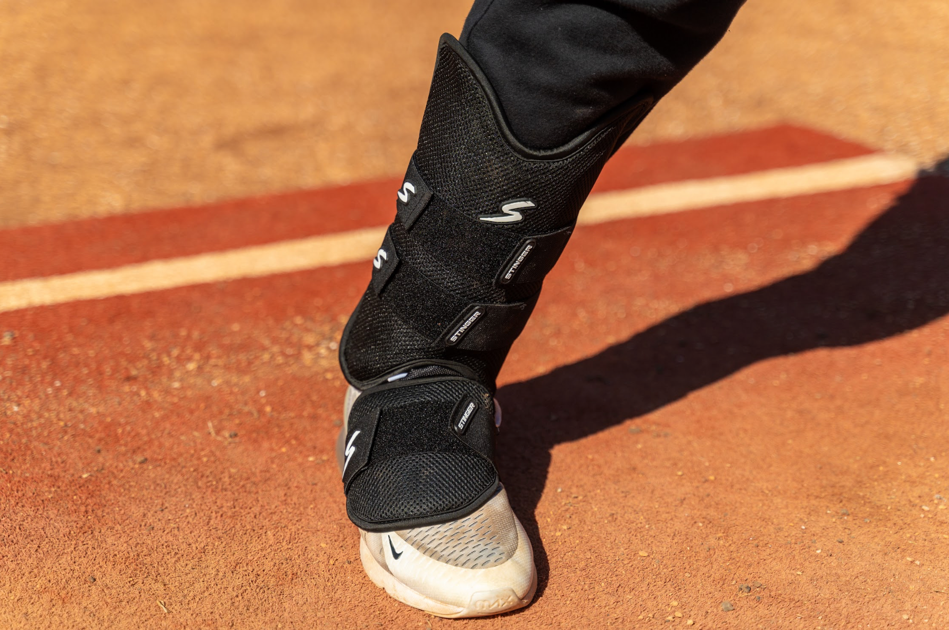 Stinger Select Leg Guard - BLACK