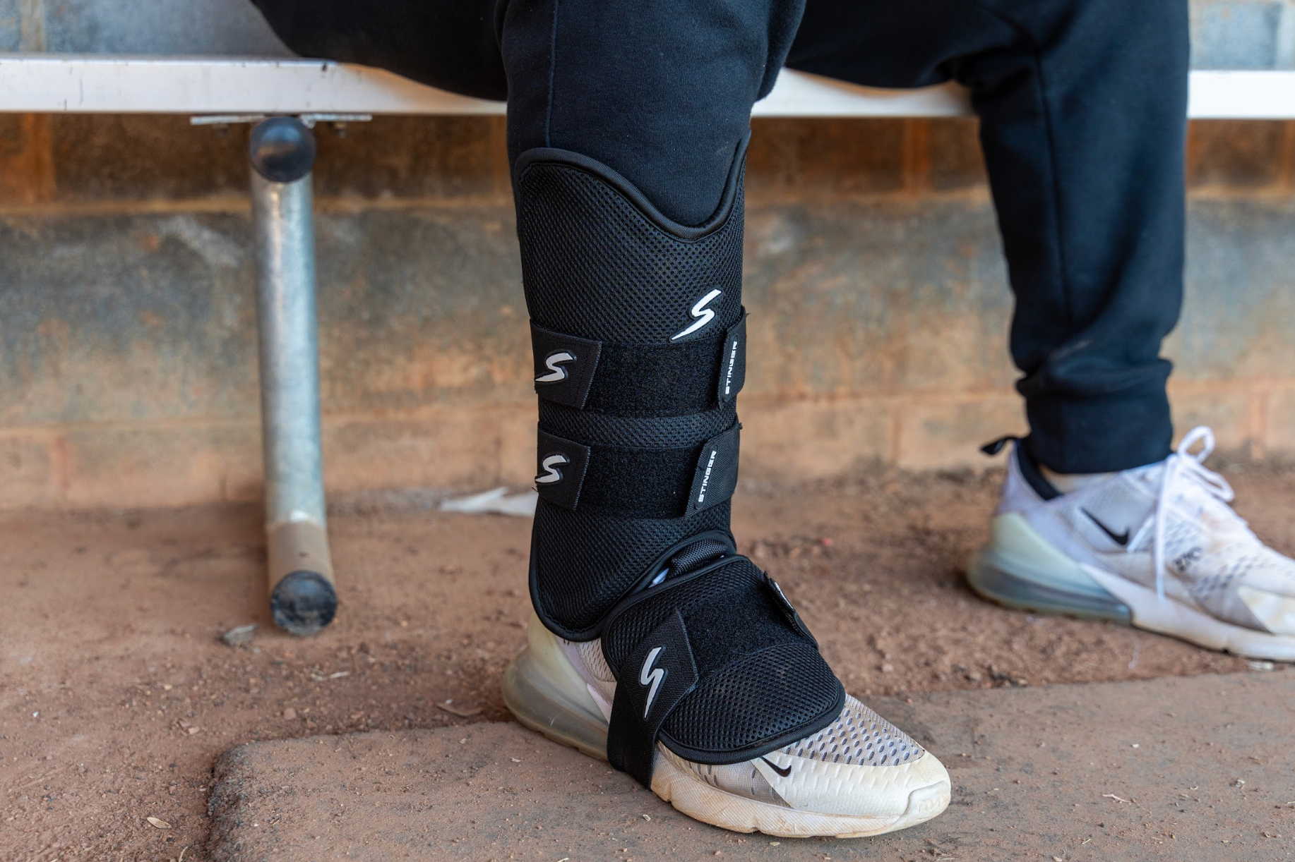 Stinger Select Leg Guard - BLACK