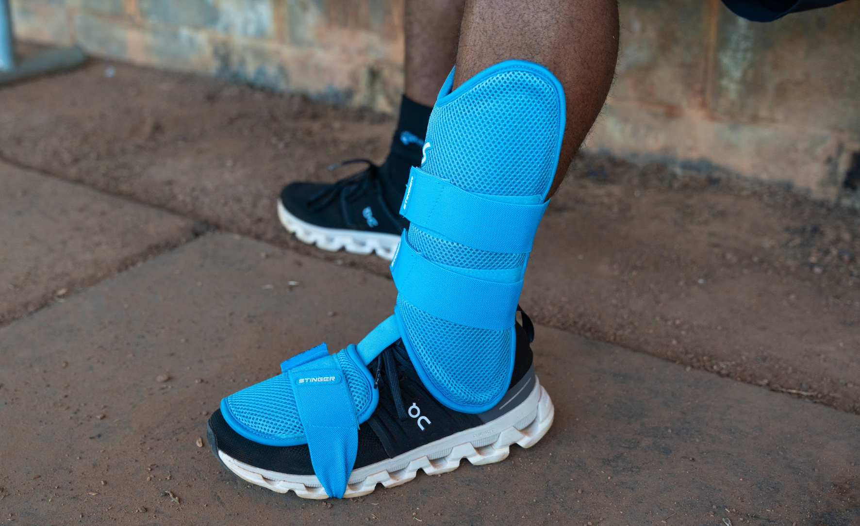 Stinger Select Leg Guard - COLUMBIA