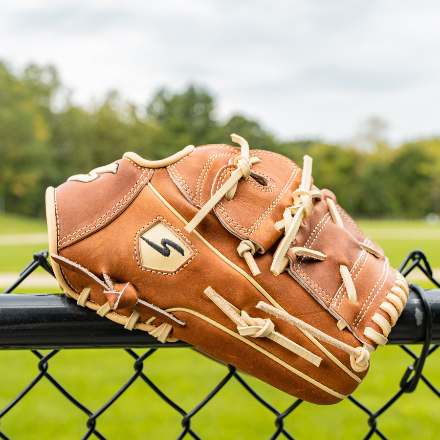 Classic SERIES PLAYER EDITION BASEBALL GLOVE